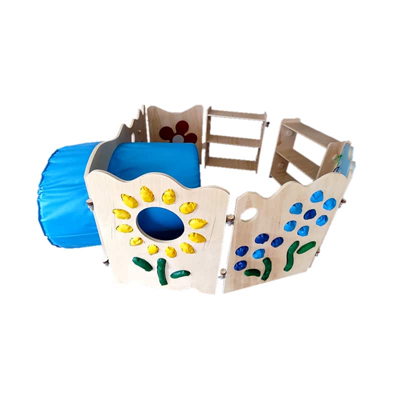 Игровая стена, состоящая из 7 дидактических панелей